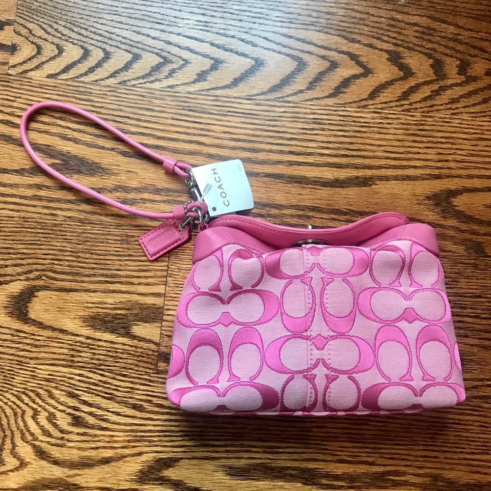 ✨ NEW Coach Pink Wristlet